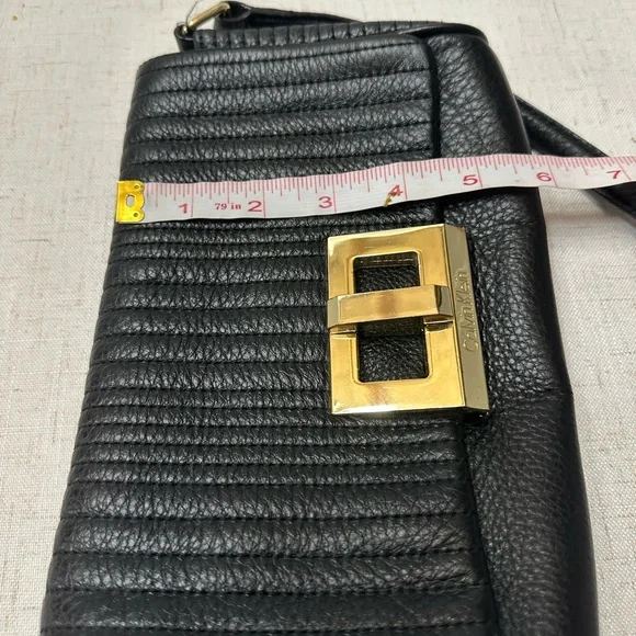 💜Calvin Klein Black Quilted Shoulder Bag with Gold-Tone Accent - Picture 5 of 9